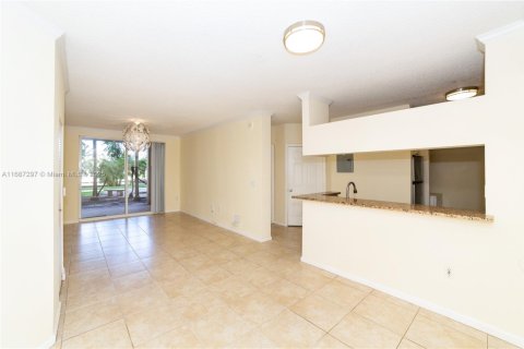 Condo in Sunny Isles Beach, Florida, 2 bedrooms  № 1428374 - photo 10