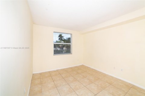 Condo in Sunny Isles Beach, Florida, 2 bedrooms  № 1428374 - photo 25