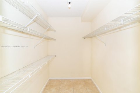 Condo in Sunny Isles Beach, Florida, 2 bedrooms  № 1428374 - photo 20
