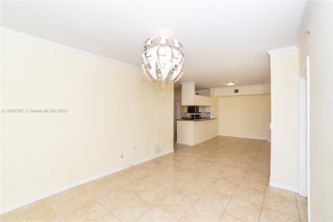 Condo in Sunny Isles Beach, Florida, 2 bedrooms  № 1428374 - photo 13