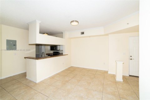 Condo in Sunny Isles Beach, Florida, 2 bedrooms  № 1428374 - photo 16