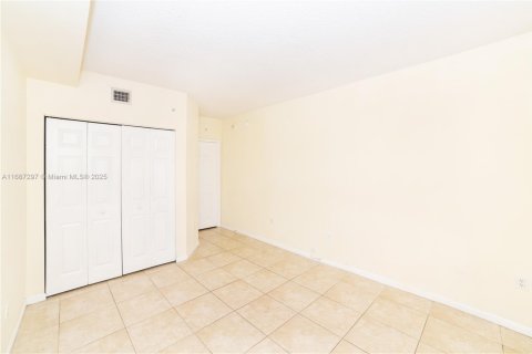 Condo in Sunny Isles Beach, Florida, 2 bedrooms  № 1428374 - photo 27