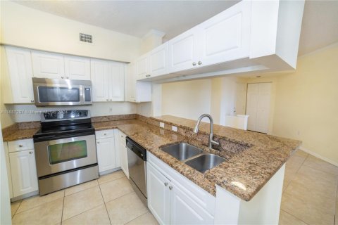 Condo in Sunny Isles Beach, Florida, 2 bedrooms  № 1428374 - photo 1
