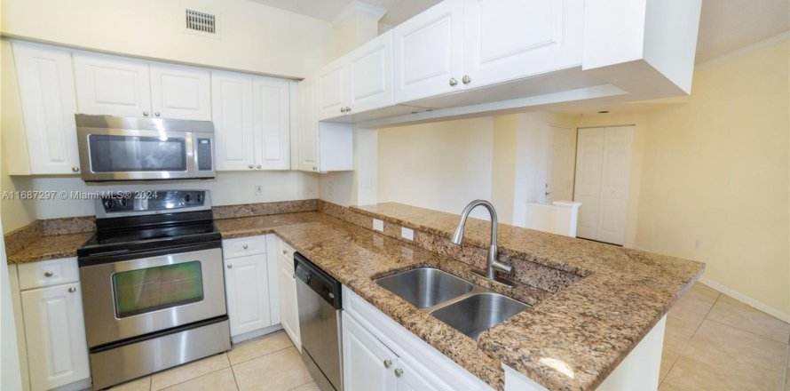 Condo in Sunny Isles Beach, Florida, 2 bedrooms № 1428374