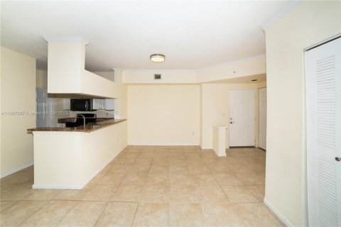 Condo in Sunny Isles Beach, Florida, 2 bedrooms  № 1428374 - photo 9