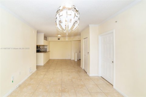 Condo in Sunny Isles Beach, Florida, 2 bedrooms  № 1428374 - photo 12