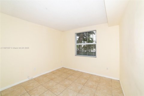 Condo in Sunny Isles Beach, Florida, 2 bedrooms  № 1428374 - photo 26