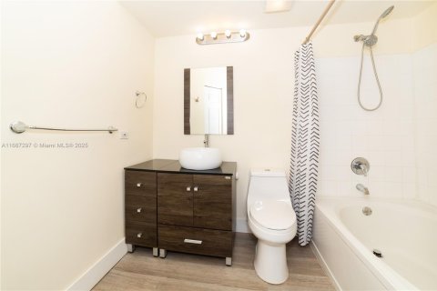 Condo in Sunny Isles Beach, Florida, 2 bedrooms  № 1428374 - photo 30