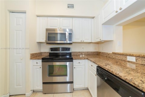 Condo in Sunny Isles Beach, Florida, 2 bedrooms  № 1428374 - photo 6