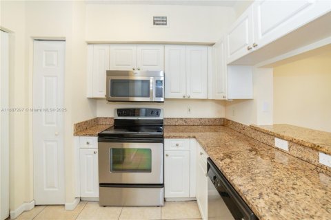 Condo in Sunny Isles Beach, Florida, 2 bedrooms  № 1428374 - photo 4