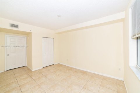 Condo in Sunny Isles Beach, Florida, 2 bedrooms  № 1428374 - photo 21