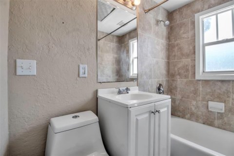 House in Bradenton, Florida 2 bedrooms, 97.55 sq.m. № 1675492 - photo 21