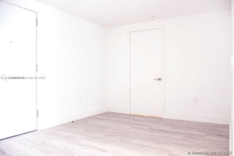 Condominio en venta en Miami, Florida, 1 dormitorio, 63.08 m2 № 1842440 - foto 6