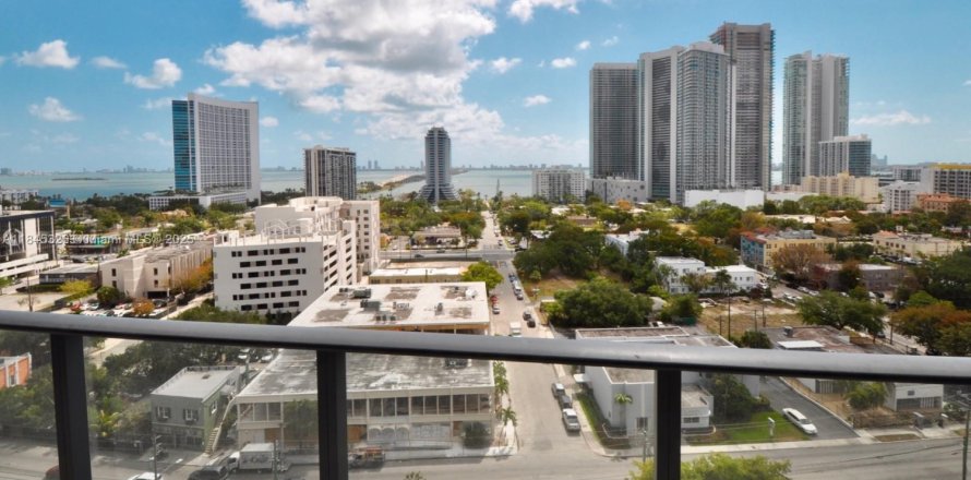 Condominio en Miami, Florida, 1 dormitorio  № 1842440