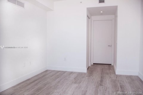 Condominio en venta en Miami, Florida, 1 dormitorio, 63.08 m2 № 1842440 - foto 15