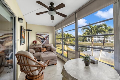 Copropriété à vendre à Deerfield Beach, Floride: 1 chambre, 68.56 m2 № 2027133 - photo 2