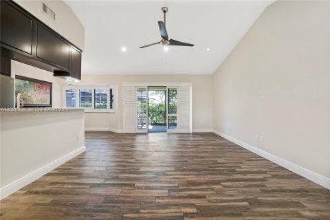 House in Plantation, Florida 2 bedrooms, 105.72 sq.m. № 2083932 - photo 3