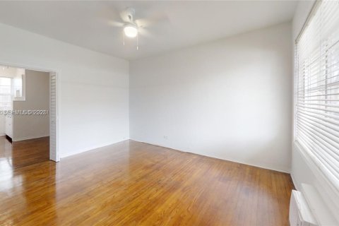 Снять в аренду кондоминиум в Майами-Бич, Флорида 1 спальня, 47.38м2, № 2050887 - фото 2