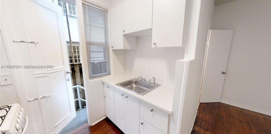 Кондоминиум с 1 спальней в Майами-Бич, Флорида № 2050887