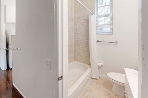 Снять в аренду кондоминиум в Майами-Бич, Флорида 1 спальня, 47.38м2, № 2050887 - фото 6