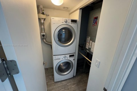 Copropriété à vendre à Miami, Floride: 2 chambres, 104.33 m2 № 1950815 - photo 26