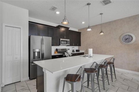 Townhouse in Davenport, Florida 4 bedrooms, 176.7 sq.m. № 1828445 - photo 3
