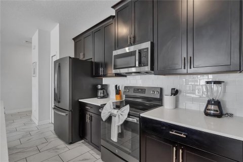 Townhouse in Davenport, Florida 4 bedrooms, 176.7 sq.m. № 1828445 - photo 4