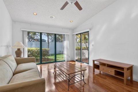 Villa ou maison à vendre à Tamarac, Floride: 2 chambres, 100.33 m2 № 2042071 - photo 2