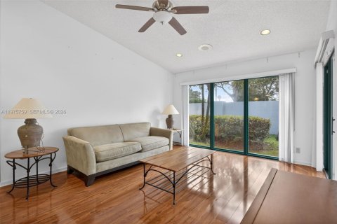 Villa ou maison à vendre à Tamarac, Floride: 2 chambres, 100.33 m2 № 2042071 - photo 3