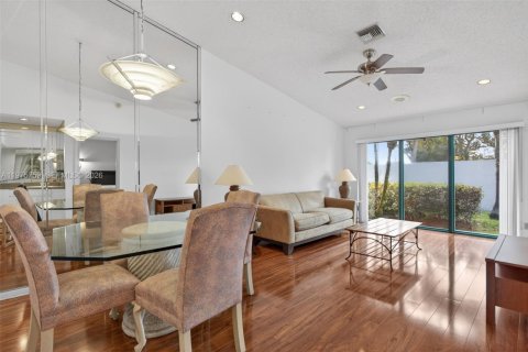 Villa ou maison à vendre à Tamarac, Floride: 2 chambres, 100.33 m2 № 2042071 - photo 6