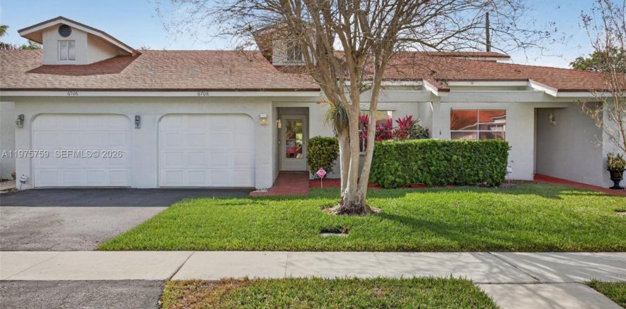 Villa ou maison à Tamarac, Floride 2 chambres, 100.33 m2 № 2042071