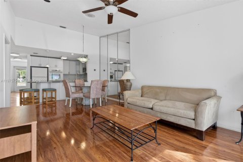 Villa ou maison à vendre à Tamarac, Floride: 2 chambres, 100.33 m2 № 2042071 - photo 4