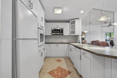 Villa ou maison à vendre à Tamarac, Floride: 2 chambres, 100.33 m2 № 2042071 - photo 11