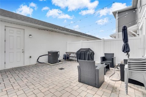 Townhouse in Winter Garden, Florida 3 bedrooms, 170.75 sq.m. № 1905684 - photo 8