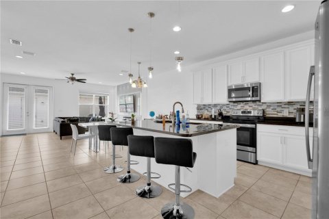 Townhouse in Winter Garden, Florida 3 bedrooms, 170.75 sq.m. № 1905684 - photo 4