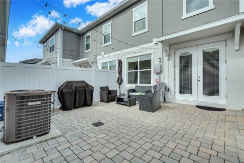 Townhouse in Winter Garden, Florida 3 bedrooms, 170.75 sq.m. № 1905684 - photo 10