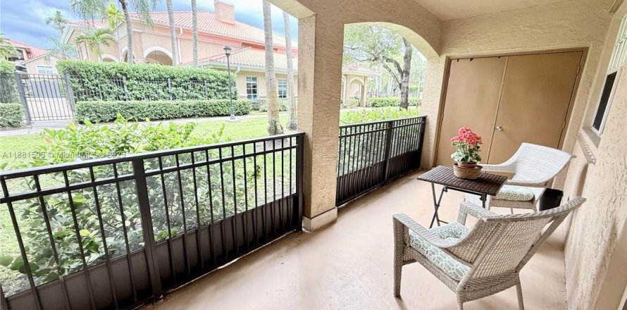 Condo in Pembroke Pines, Florida, 2 bedrooms  № 1925512