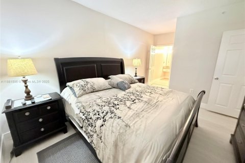 Condo in Pembroke Pines, Florida, 2 bedrooms  № 1925512 - photo 13