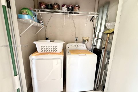 Condo in Pembroke Pines, Florida, 2 bedrooms  № 1925512 - photo 20