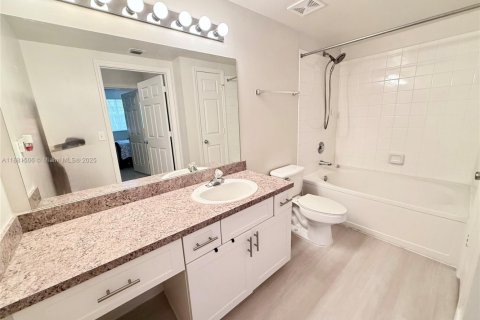 Condo in Pembroke Pines, Florida, 2 bedrooms  № 1925512 - photo 18