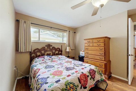 House in Port Richey, Florida 2 bedrooms, 139.91 sq.m. № 2393749 - photo 21