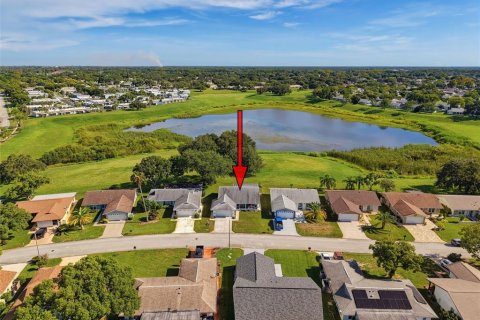 House in Port Richey, Florida 2 bedrooms, 139.91 sq.m. № 2393749 - photo 29