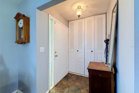 House in Port Richey, Florida 2 bedrooms, 139.91 sq.m. № 2393749 - photo 7