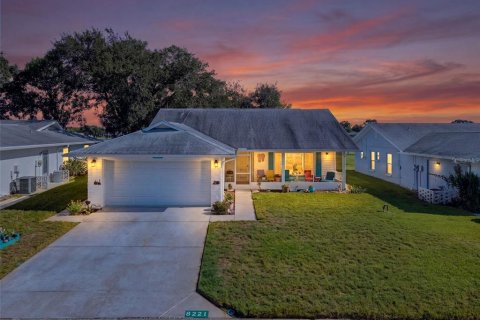 House in Port Richey, Florida 2 bedrooms, 139.91 sq.m. № 2393749