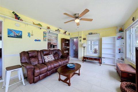House in Port Richey, Florida 2 bedrooms, 139.91 sq.m. № 2393749 - photo 25