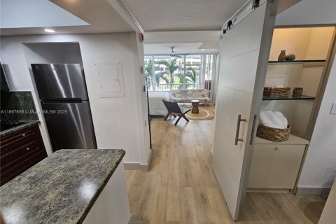 Copropriété à louer à Miami, Floride: 44.59 m2 № 1948829 - photo 6