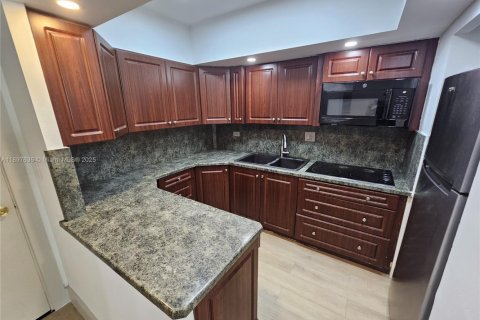 Copropriété à louer à Miami, Floride: 44.59 m2 № 1948829 - photo 12