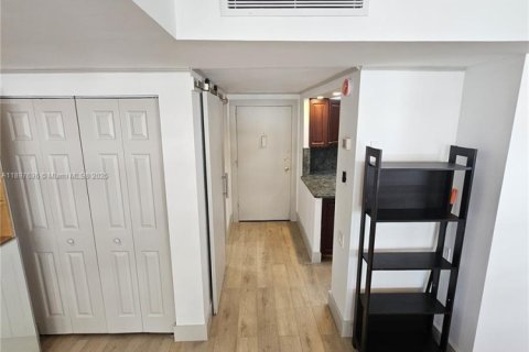 Copropriété à louer à Miami, Floride: 44.59 m2 № 1948829 - photo 8