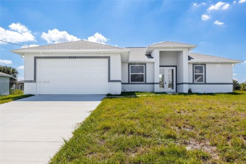 House in LaBelle, Florida 4 bedrooms, 154.4 sq.m. № 1889869 - photo 1