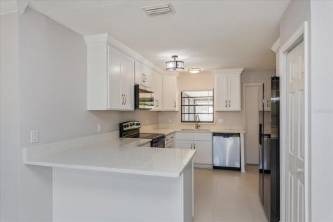 Villa ou maison à louer à Deltona, Floride: 3 chambres, 152.27 m2 № 1911775 - photo 10